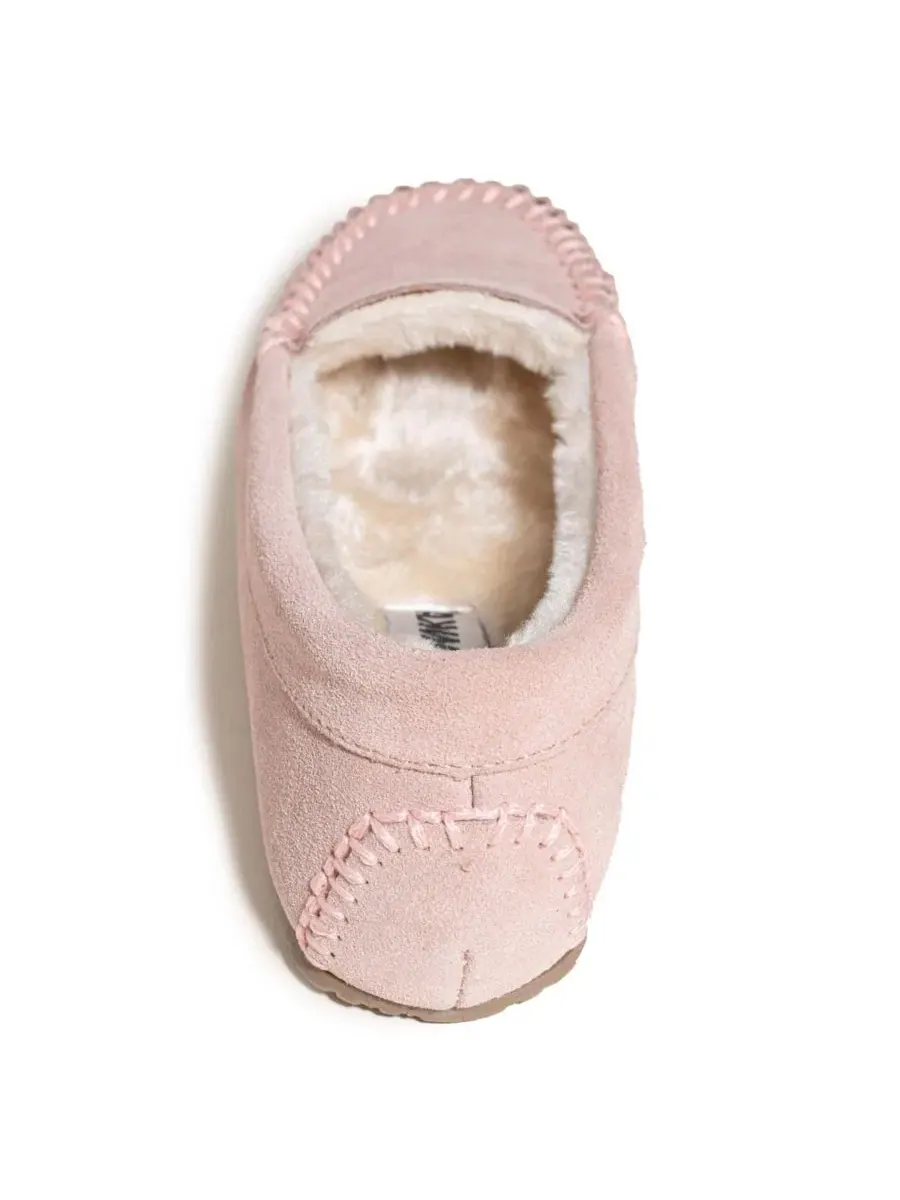 Женские тапочки-слипоны из замши, с меховой подкладкой Minnetonka — изображение 4 из 6, пудровый розовый