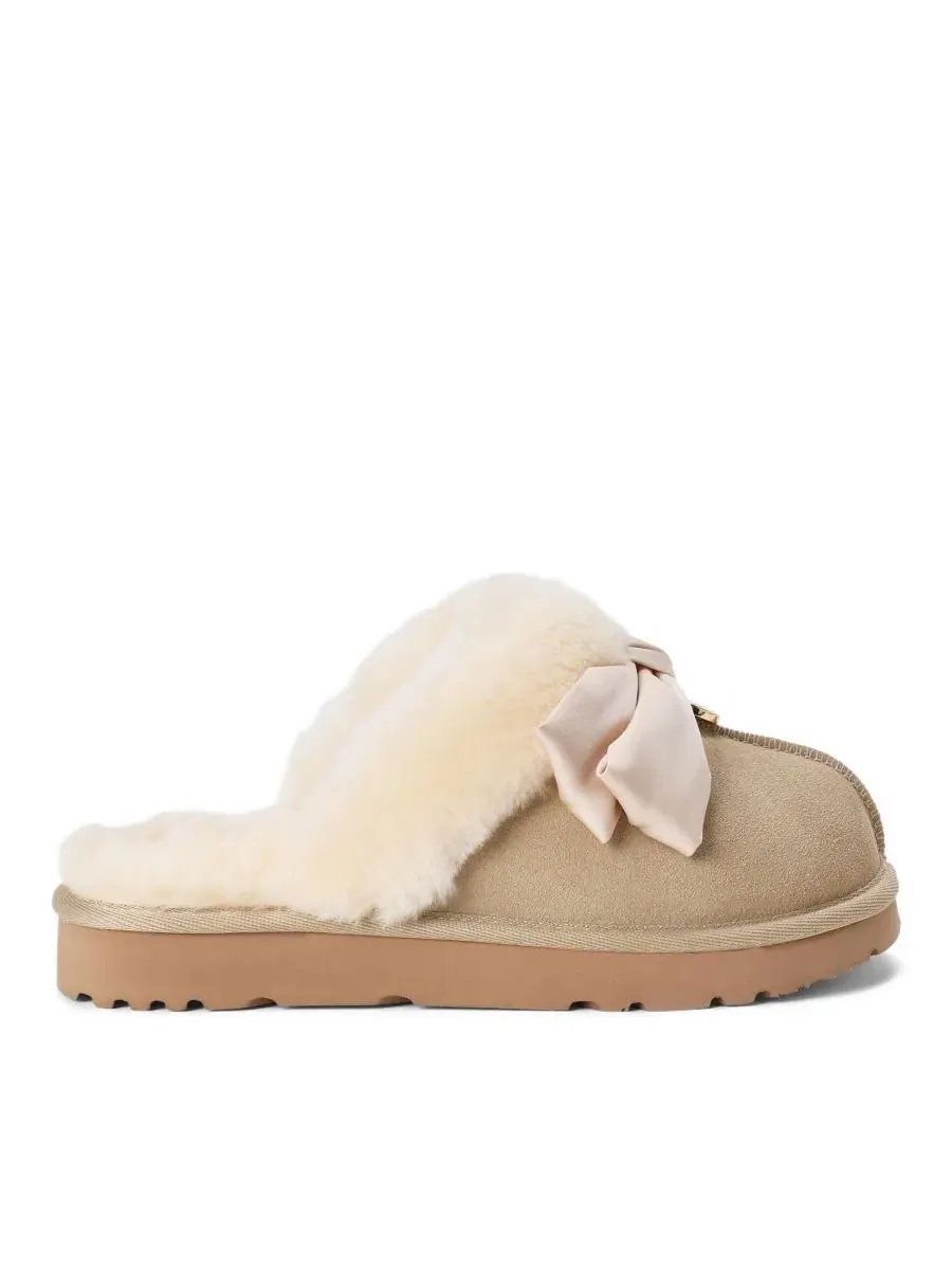 Женские тапочки-мокасины Fireside by Sydney Dream Bow Scuff Dearfoams — изображение 3 из 7, бежевый