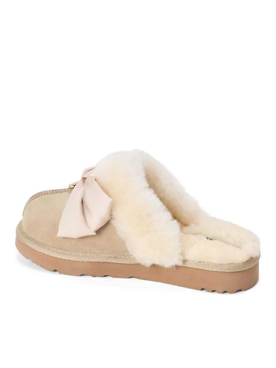 Женские тапочки-мокасины Fireside by Sydney Dream Bow Scuff Dearfoams — изображение 6 из 7, бежевый