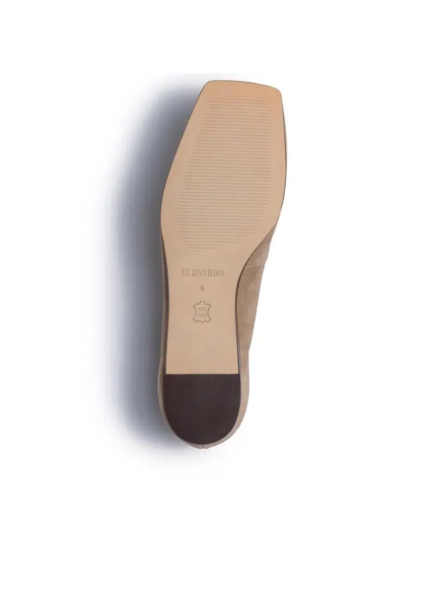 Женские балетки с квадратным носком на танкетке, модель Tate Bernardo Footwear — изображение 4 из 5, песчаник