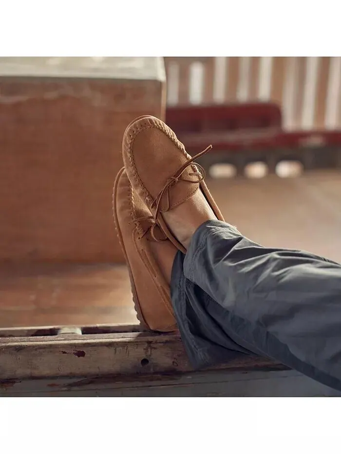 Мужские замшевые классические мокасины Minnetonka — изображение 2 из 6, тауп