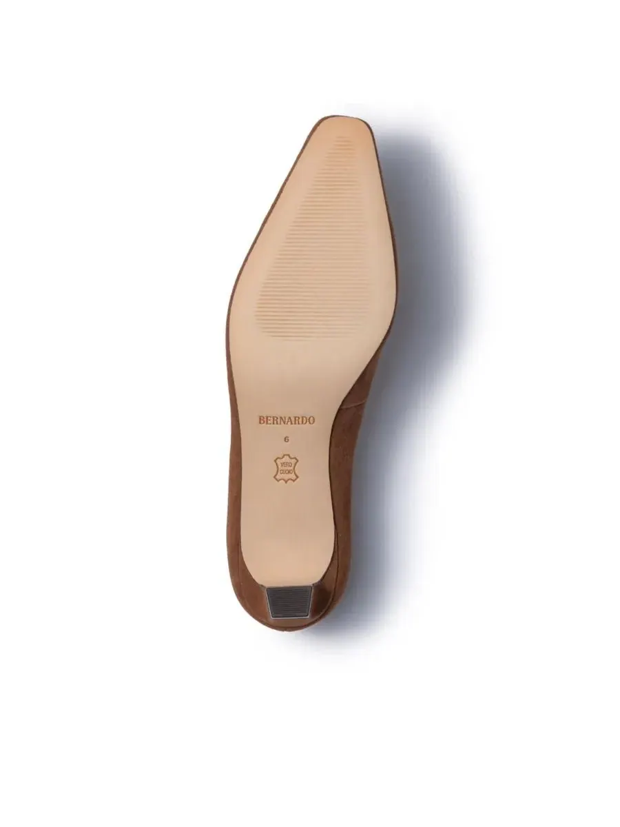 Туфли-лодочки Chiara на каблуке Bernardo Footwear — изображение 3 из 4, миндальный