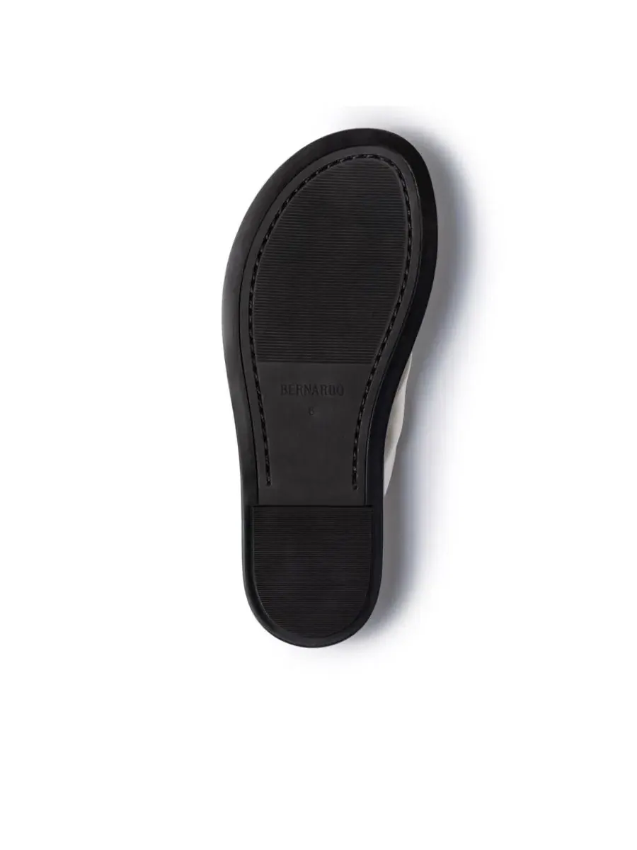 Сандалии-вьетнамки Salt с кожаной стелькой Bernardo Footwear — изображение 3 из 4, белый