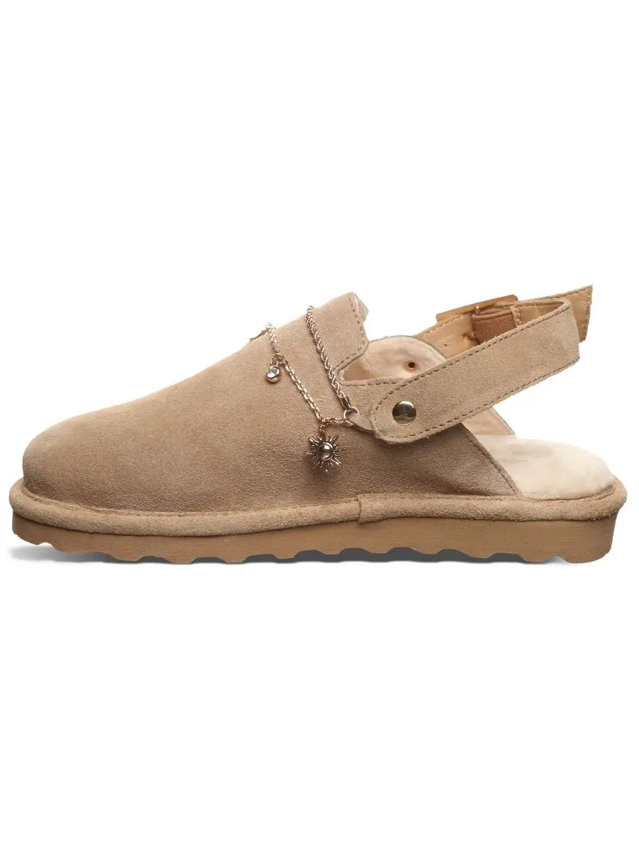 Женские клоги Lexi Round Toe с цепочкой и шармами BEARPAW — изображение 5 из 5, коричневый