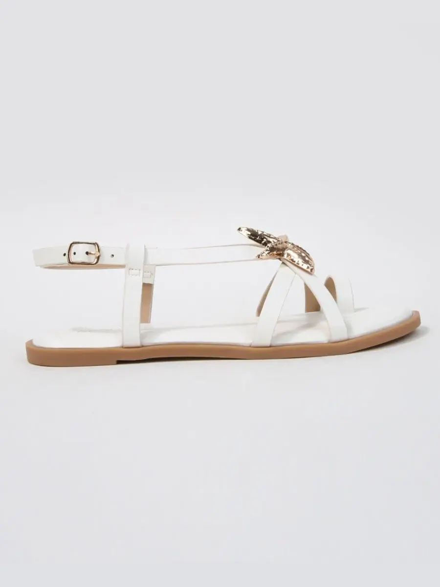 Босоножки с плоской подошвой и акцентом в виде морской звезды Kiana Starfish Accent Flat Sandals — изображение 2 из 7, белый