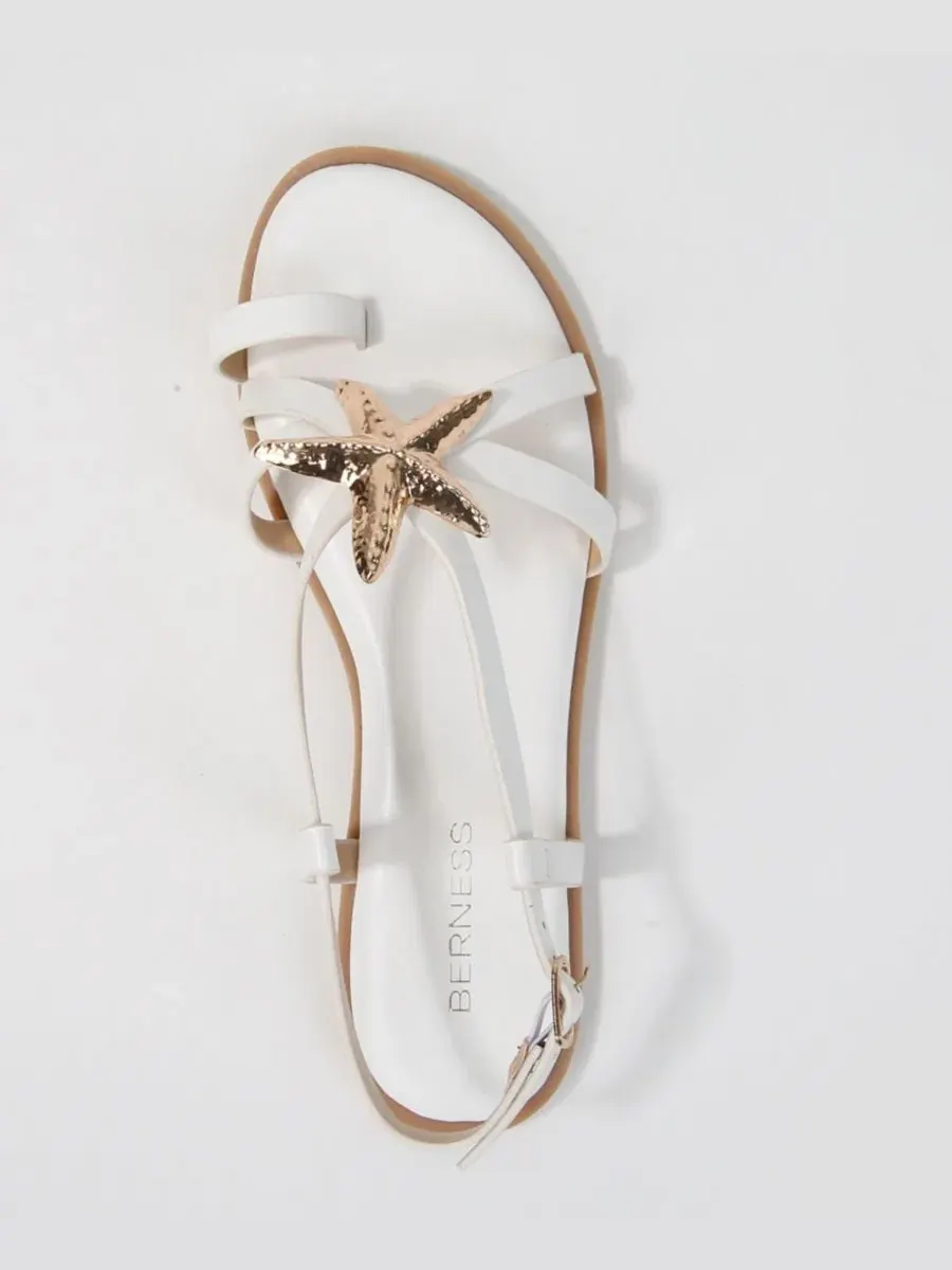Босоножки с плоской подошвой и акцентом в виде морской звезды Kiana Starfish Accent Flat Sandals — изображение 4 из 7, белый