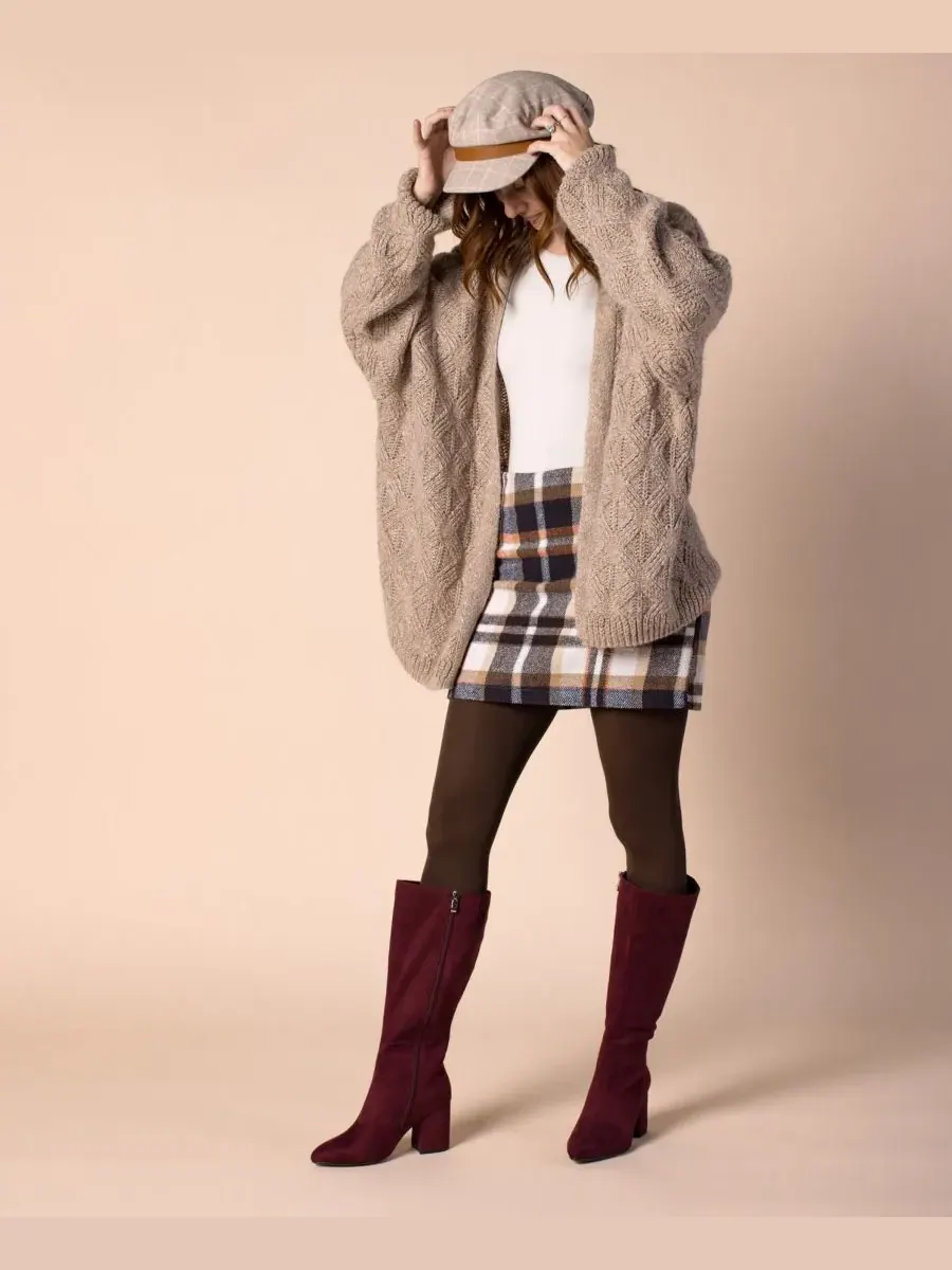 Женские сапоги Ameylia на блочном каблуке до колена Journee Collection, Taupe Smooth — изображение 4 из 7