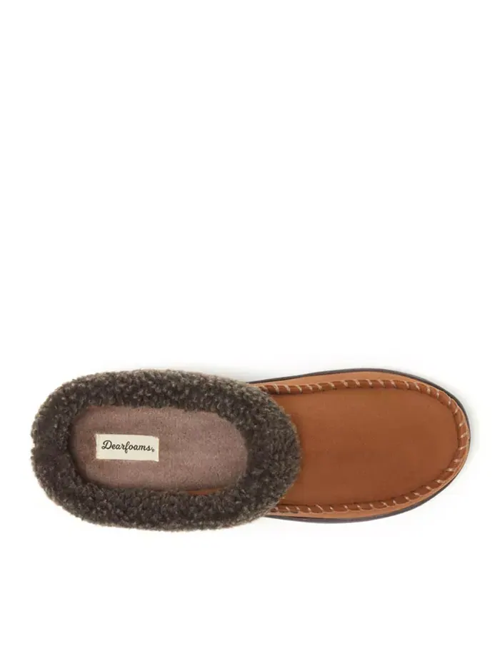 Мужские домашние тапочки-клоги Moccasin Toe из микро-замши Dearfoams — изображение 4 из 5, коричневый