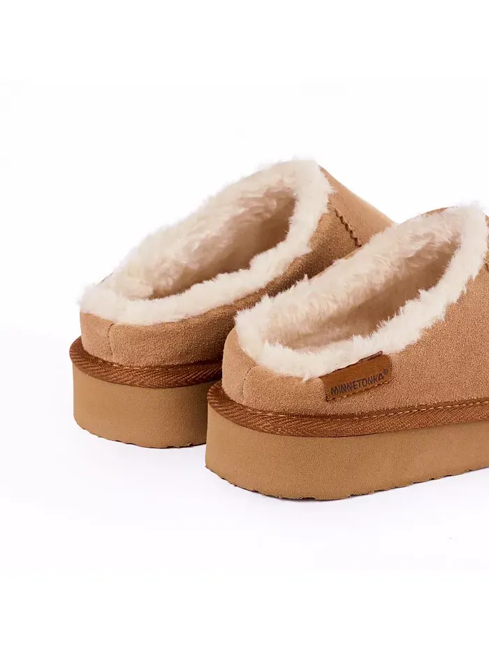Женские замшевые тапочки Coze Around Clog Minnetonka — изображение 5 из 6, корица