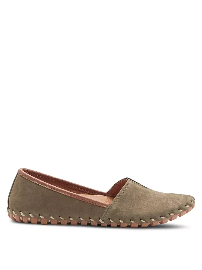 Kathaleta Suede Slip-On Comfort Туфли на плоской подошвеs с V-образной эластичной выемкой — изображение 5 из 6, зеленый