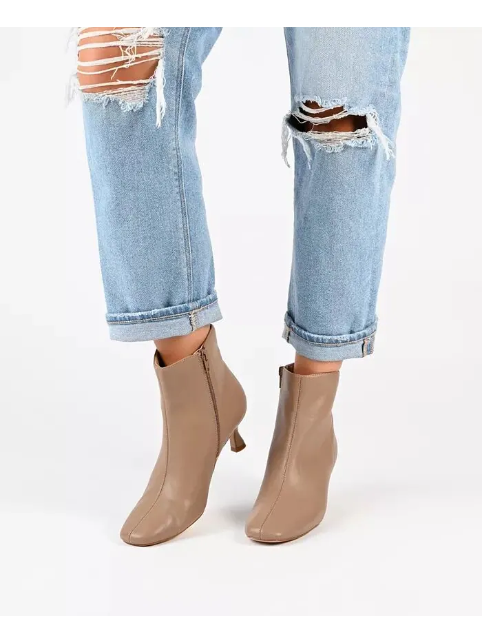 Женские ботильоны Kelssa Square Toe Kitten Heel Dress Booties Journee Collection — изображение 3 из 9, коричневый