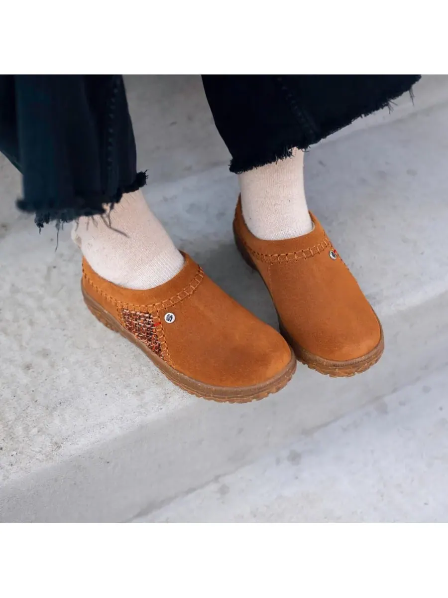 Женские замшевые сабо Tamarra Minnetonka — изображение 6 из 7, коричневый