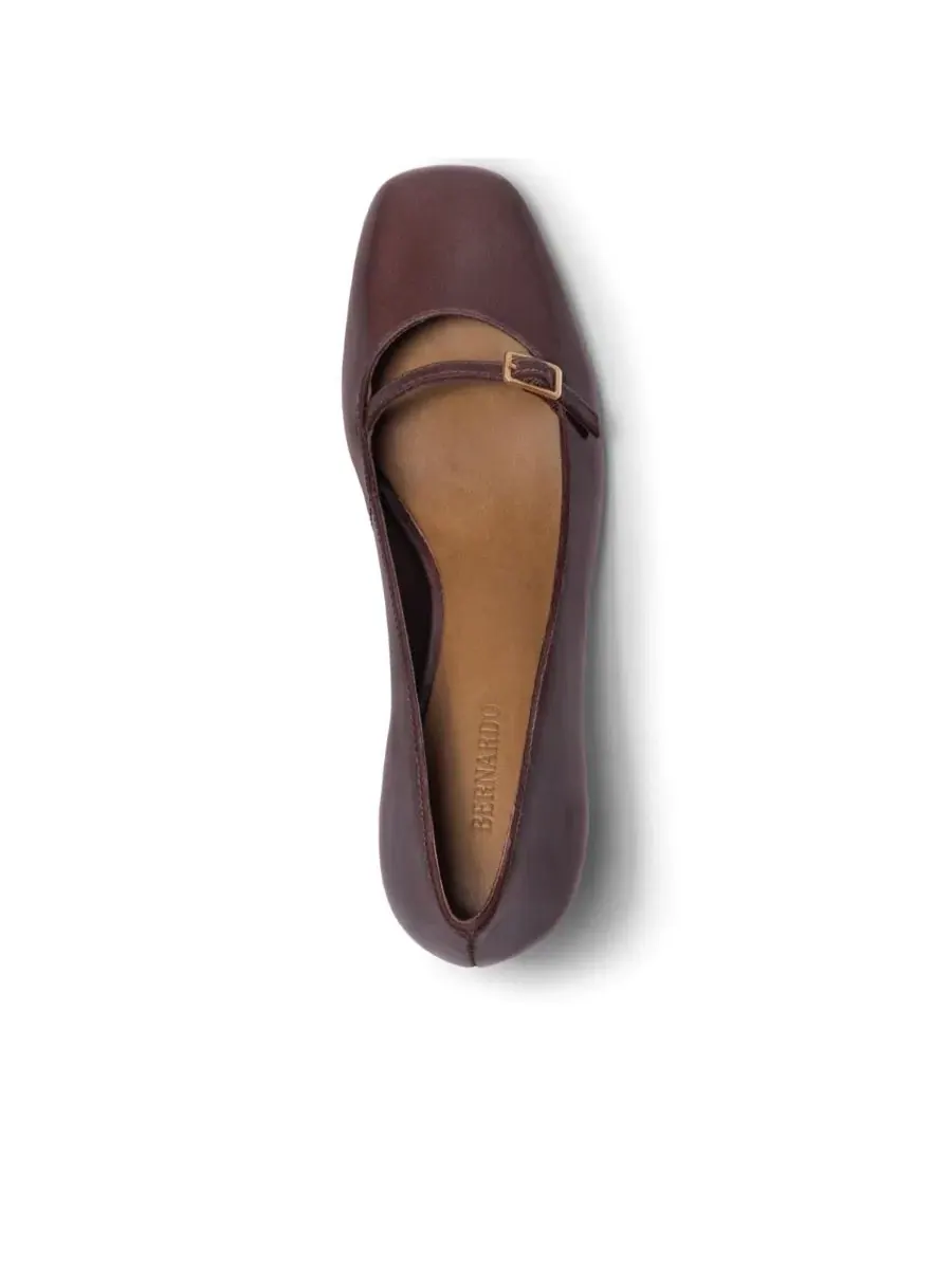 Туфли-лодочки Mary Jane с закрытым носком, на каблуке 5 см Bernardo Footwear — изображение 3 из 5, коричневый