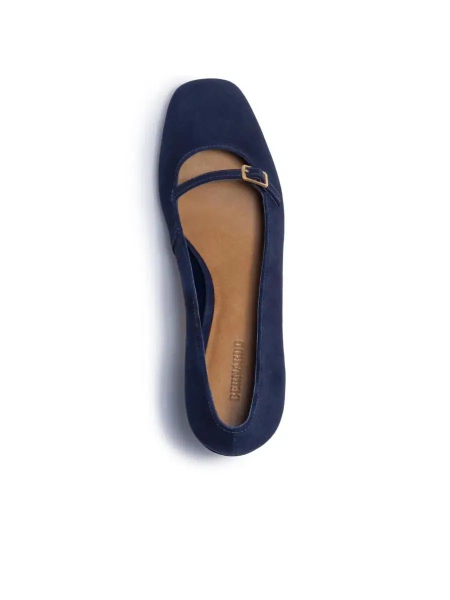 Туфли-лодочки Amelie Mary Jane с закрытым носком и каблуком-рюмочкой Bernardo Footwear — изображение 3 из 4