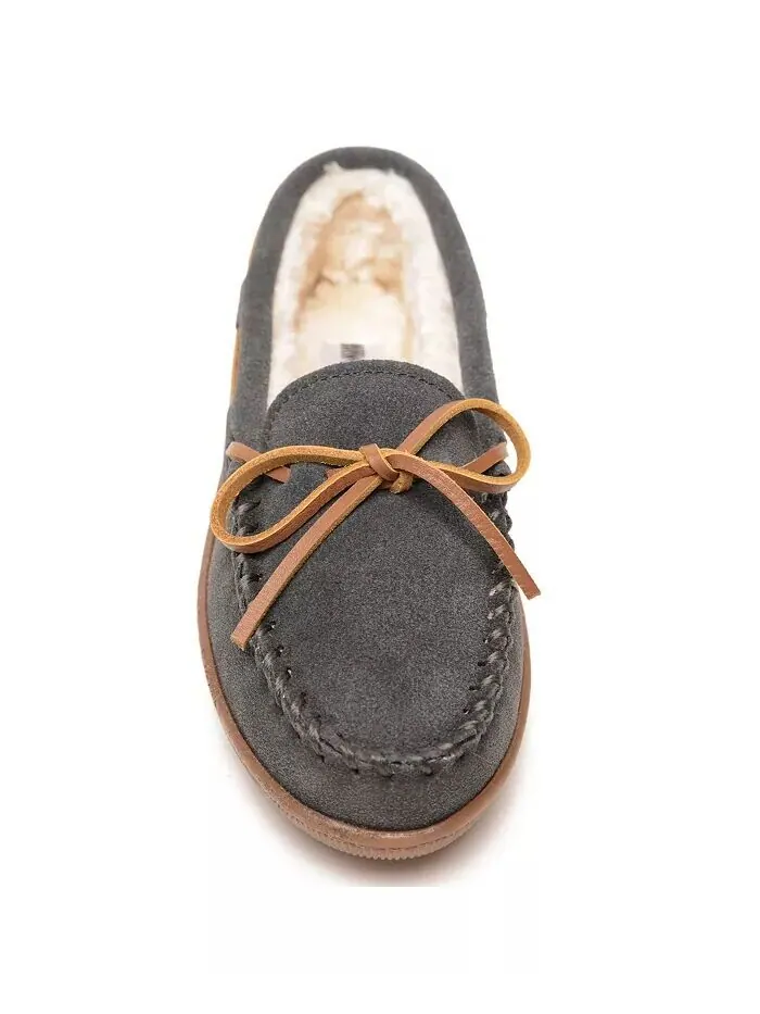 Женские замшевые тапочки на твердой подошве с ворсовой подкладкой Minnetonka — изображение 2 из 3, темно-серый