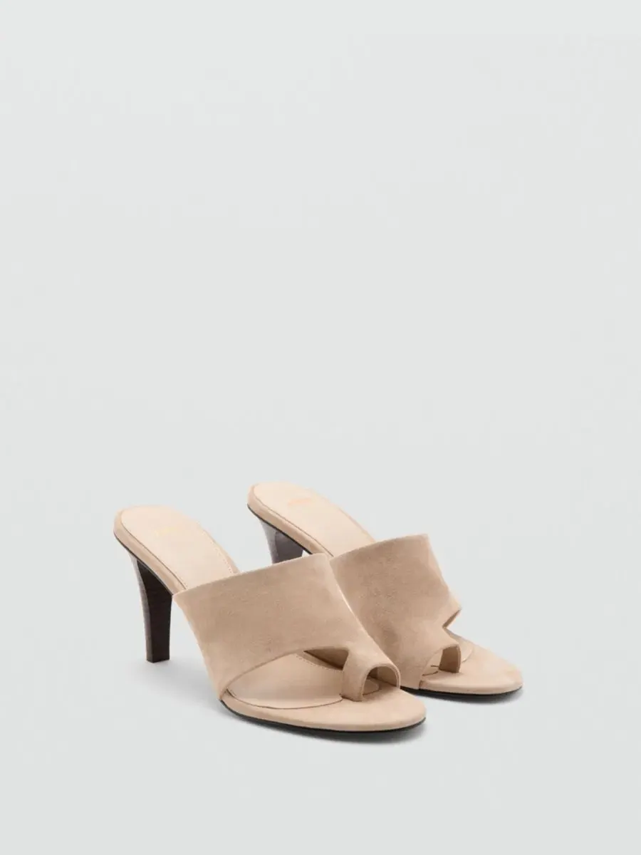 Босоножки на каблуке-шпильке с открытым носком, модель Suede Funnel Heel Sandal MANGO