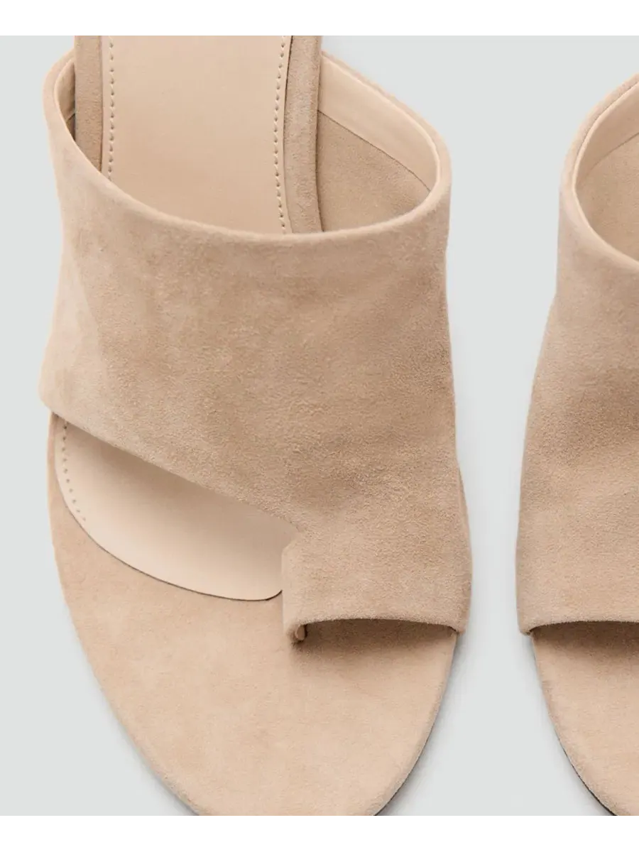 Босоножки на каблуке-шпильке с открытым носком, модель Suede Funnel Heel Sandal MANGO — изображение 3 из 5, бежевый