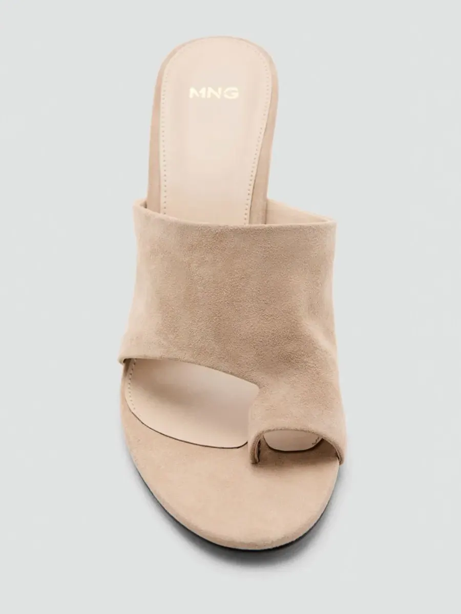 Босоножки на каблуке-шпильке с открытым носком, модель Suede Funnel Heel Sandal MANGO — изображение 4 из 5, бежевый