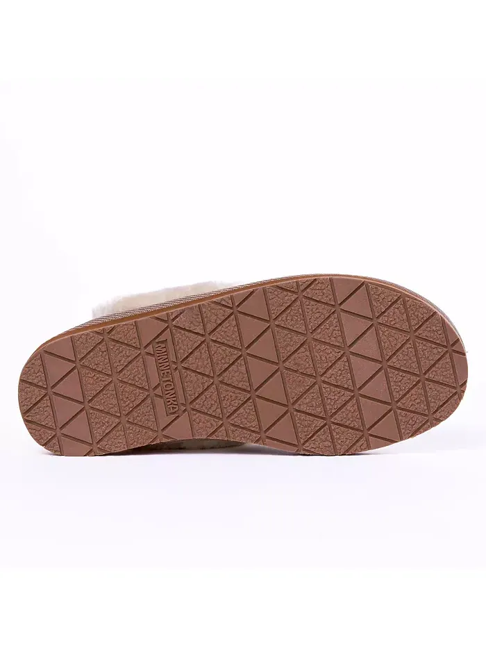 Женские уютные тапочки Carefree Scuff Minnetonka — изображение 4 из 5, бежевый/бежевый