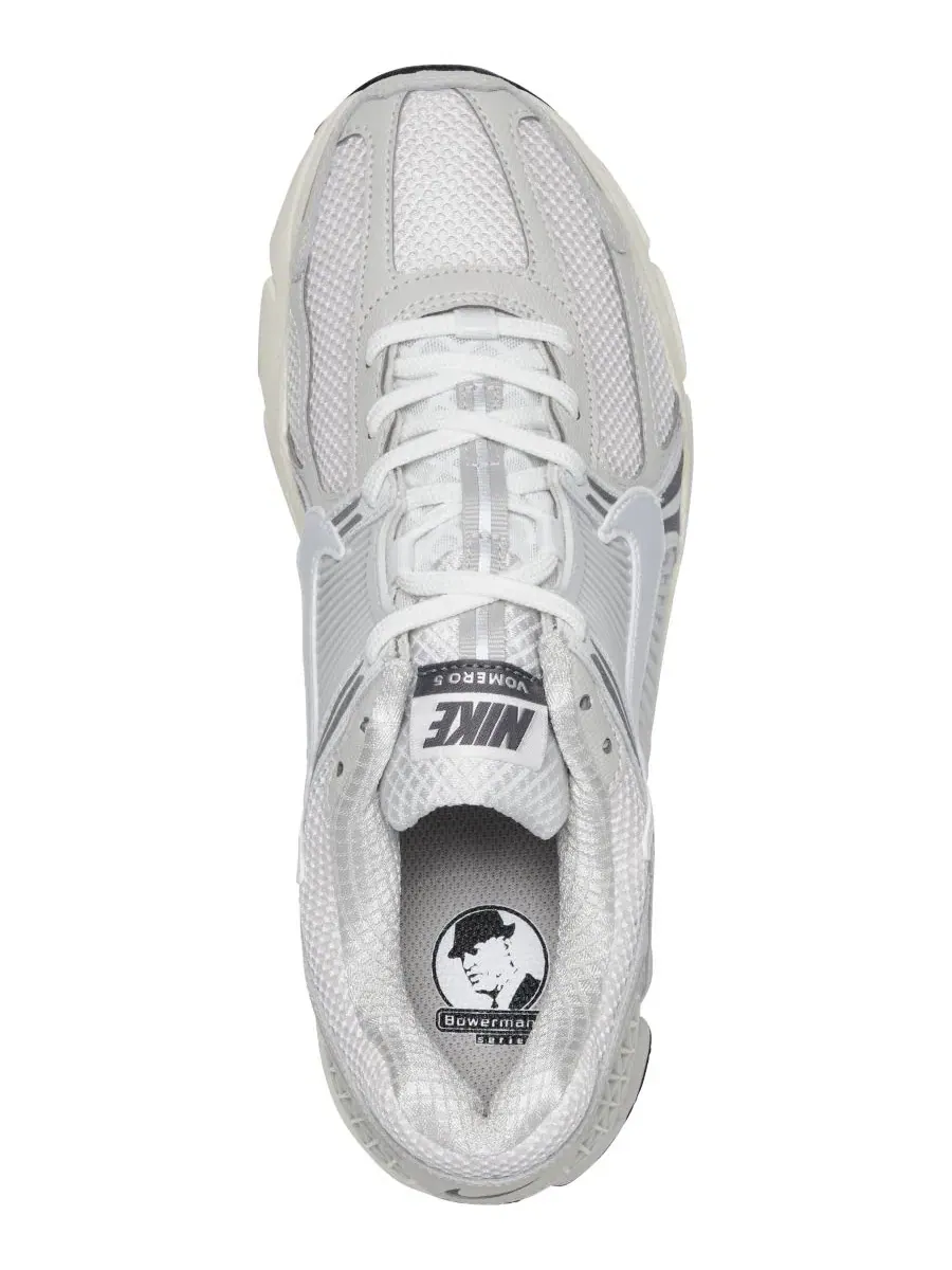Мужские повседневные кроссовки Zoom Vomero 5 от Finish Line Nike, платиновый — изображение 3 из 6, серебристый