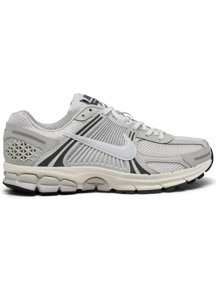 Мужские повседневные кроссовки Zoom Vomero 5 от Finish Line Nike, платиновый — изображение 6 из 6, серебристый