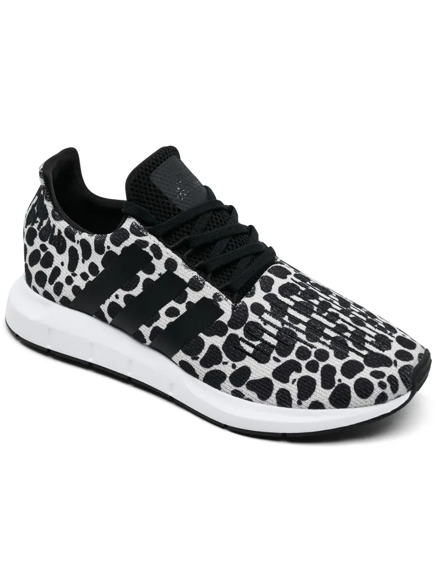 Женские повседневные кроссовки Swift Run 1.0 с анималистическим принтом от Finish Line Adidas