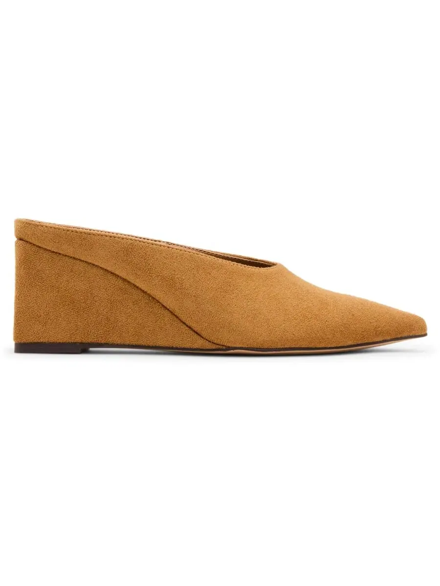 Женские босоножки-клинья Carousel Slip-On Pointed Toe Wedge Pumps Madden Girl — изображение 2 из 7, верблюжий