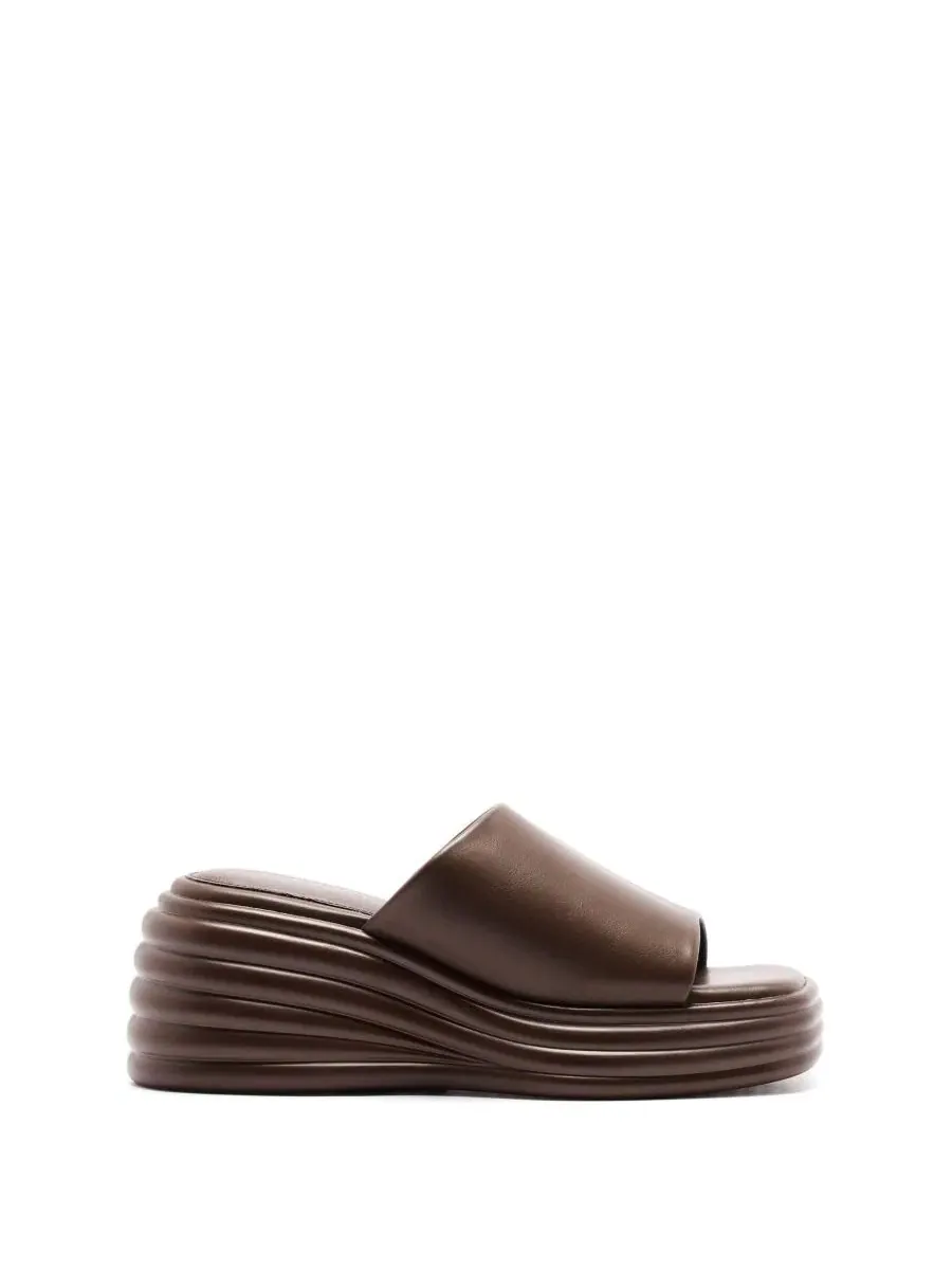 Сандалии-клины с квадратным носком Flaunt Square Toe Wedge Sandal Therapy Australia — изображение 2 из 5, шоколад