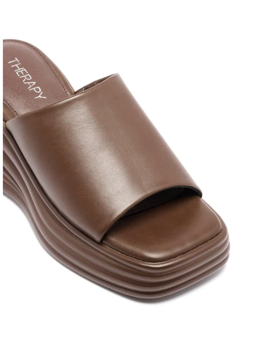 Сандалии-клины с квадратным носком Flaunt Square Toe Wedge Sandal Therapy Australia — изображение 4 из 5, шоколад