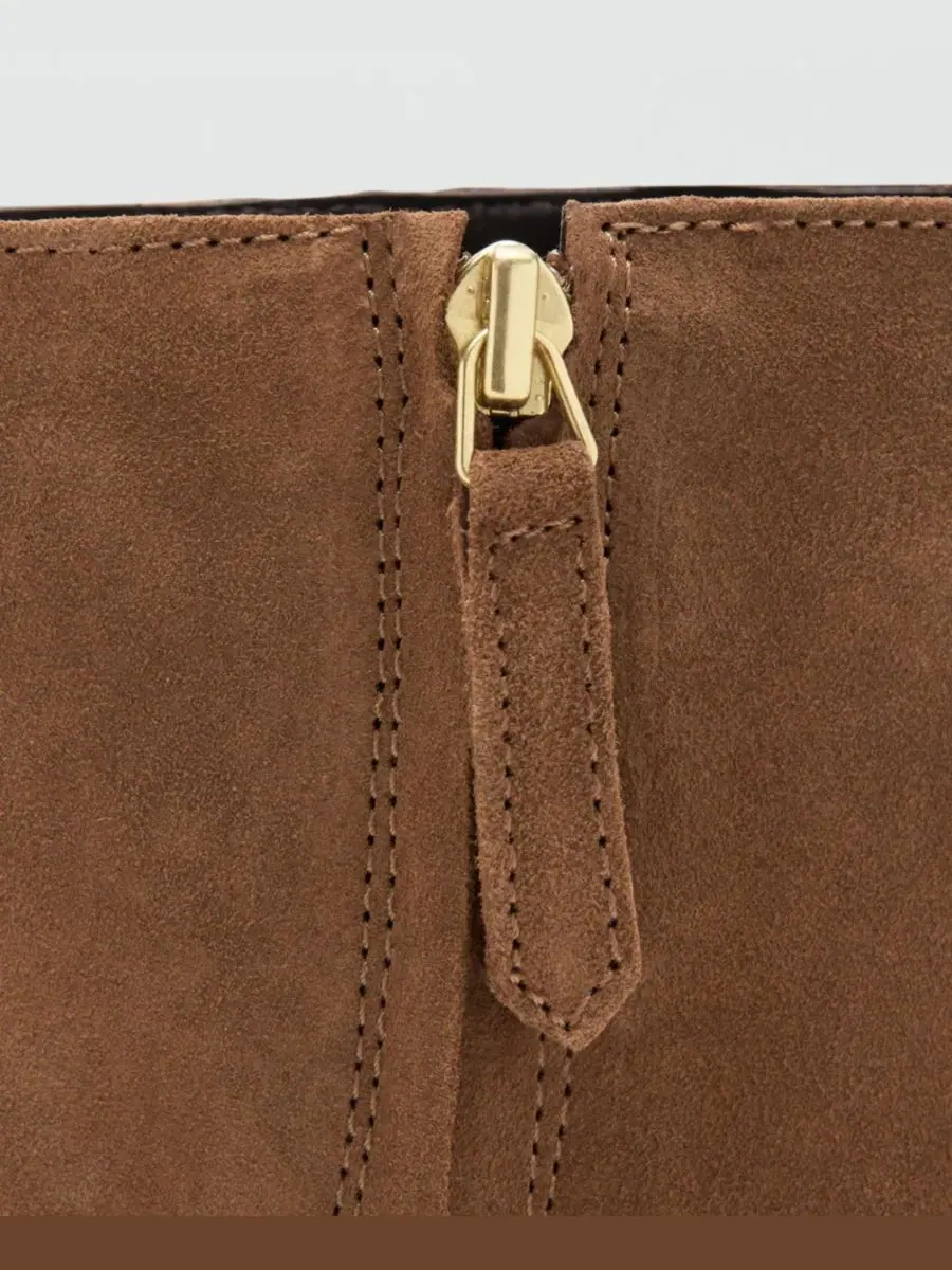 Ботильоны на каблуке из замши с острым мысом, модель Heel Suede Ankle Boot MANGO — изображение 4 из 5, коричневый