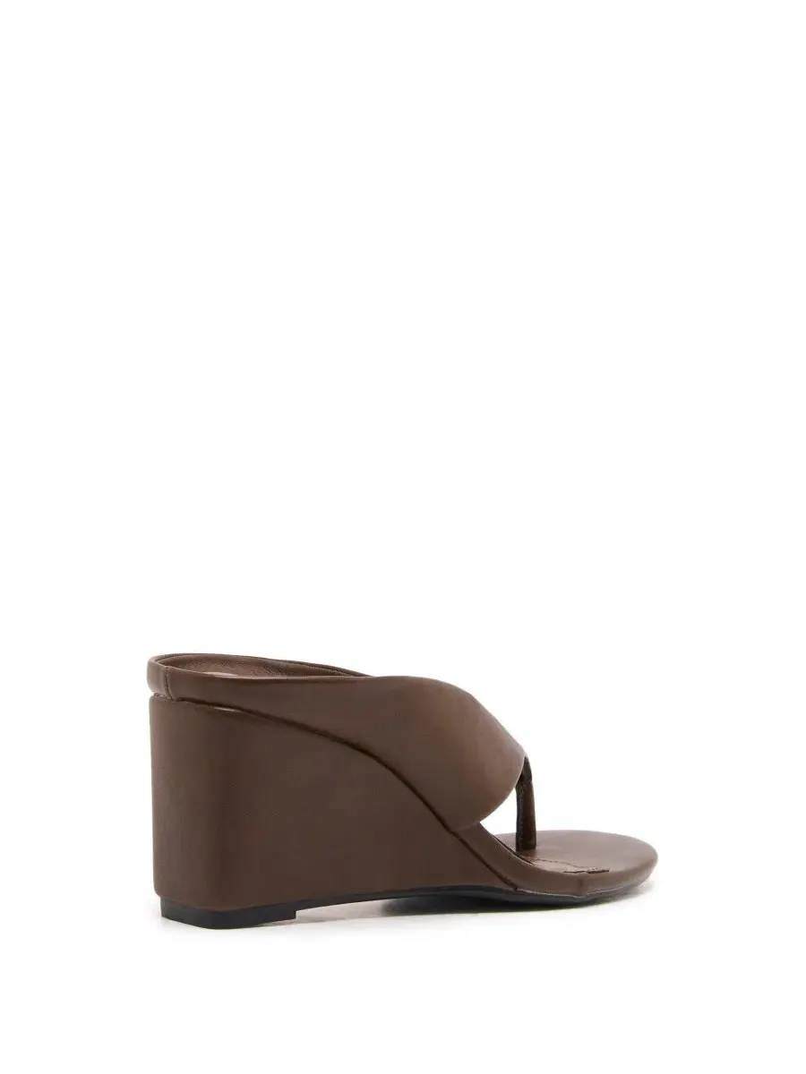 Босоножки-танкетки Sera с ремешками, каблук 5-7 см Therapy Australia, Chocolate Smooth Pu — изображение 3 из 5