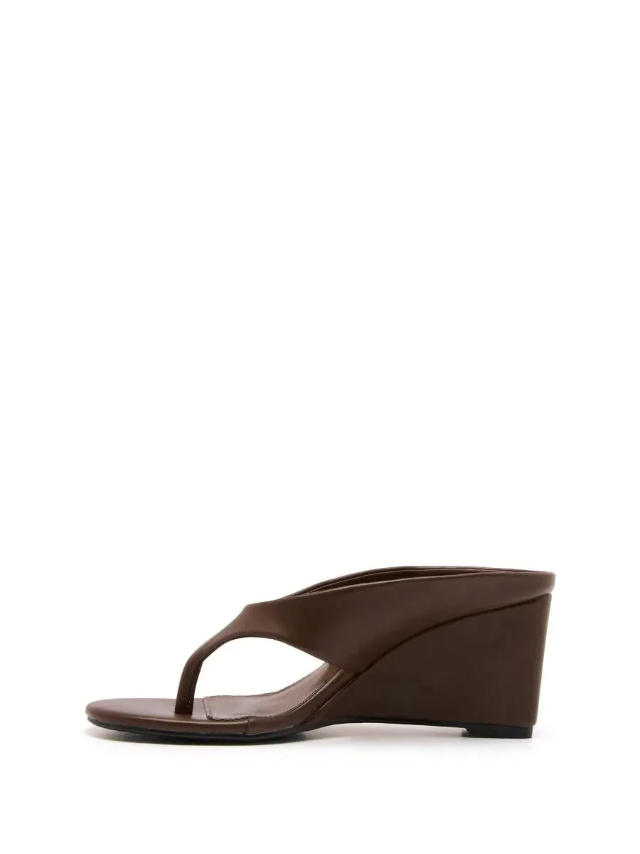Босоножки-танкетки Sera с ремешками, каблук 5-7 см Therapy Australia, Chocolate Smooth Pu — изображение 4 из 5