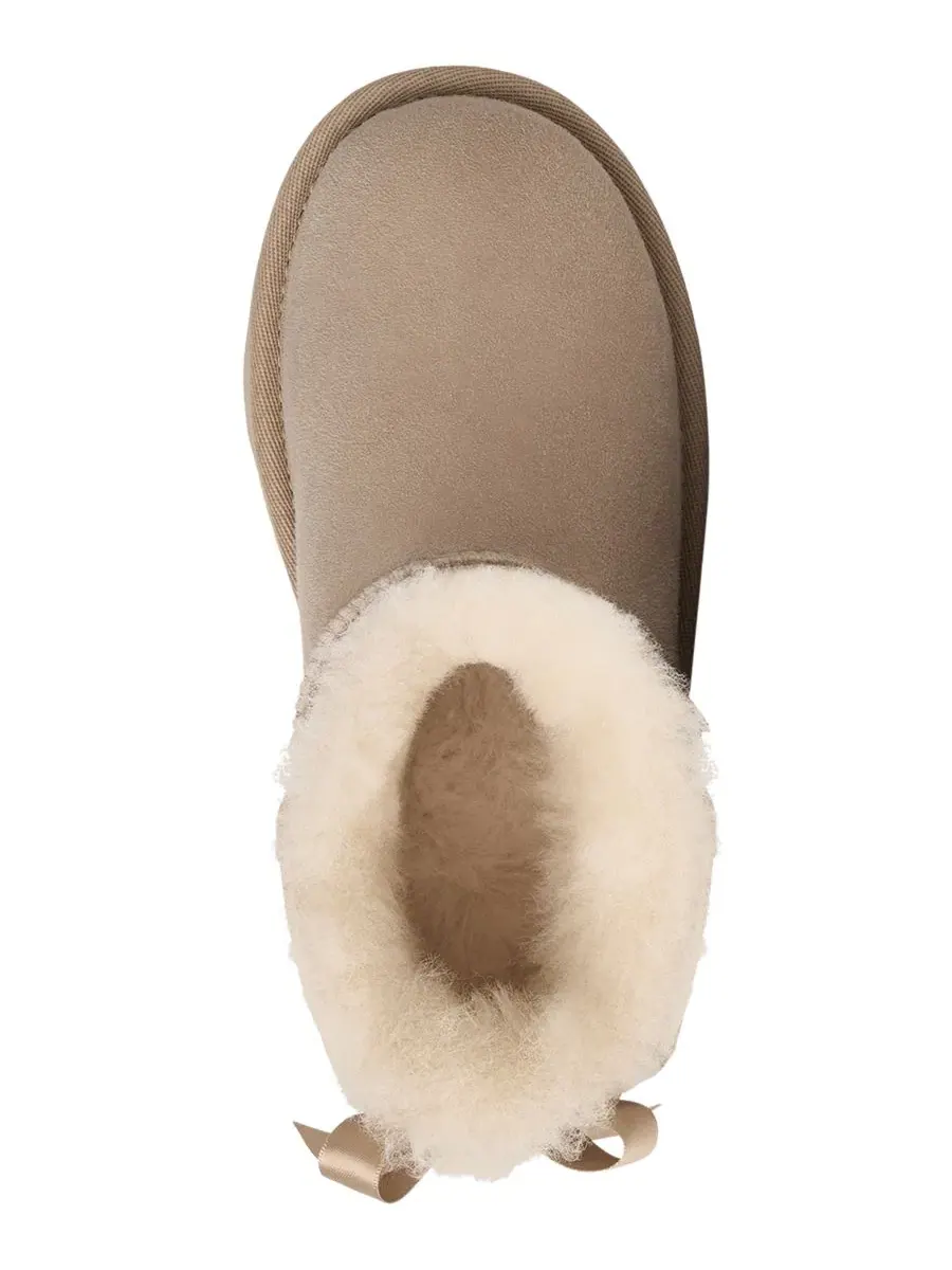 Детские ботинки-угги Ultra Mini Bailey Bow с бантиком UGG — изображение 3 из 6, бежевый