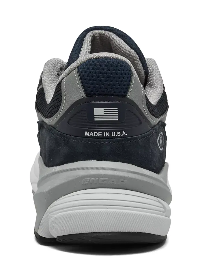 Мужские беговые кроссовки 990 V6 от Finish Line New Balance — изображение 9 из 11, серый