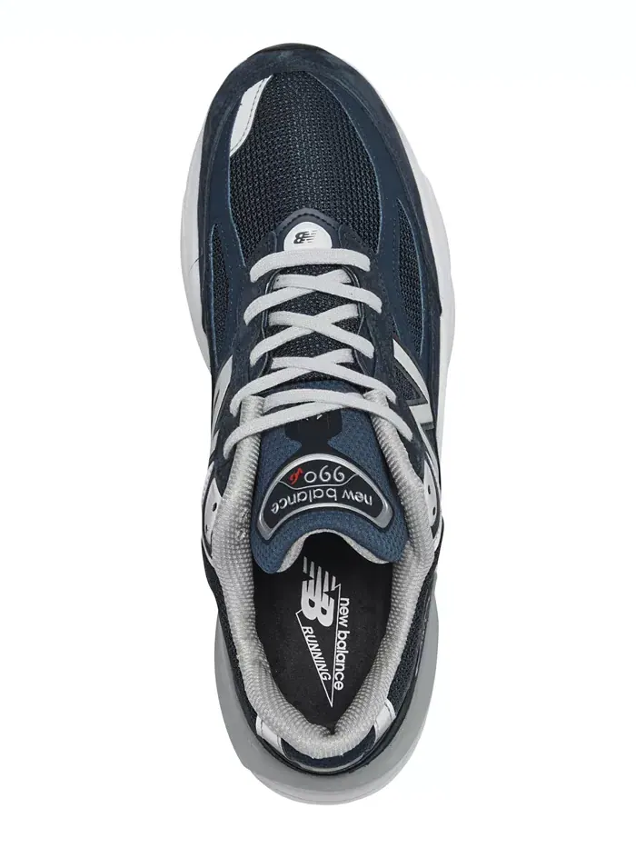 Мужские беговые кроссовки 990 V6 от Finish Line New Balance — изображение 10 из 11, серый