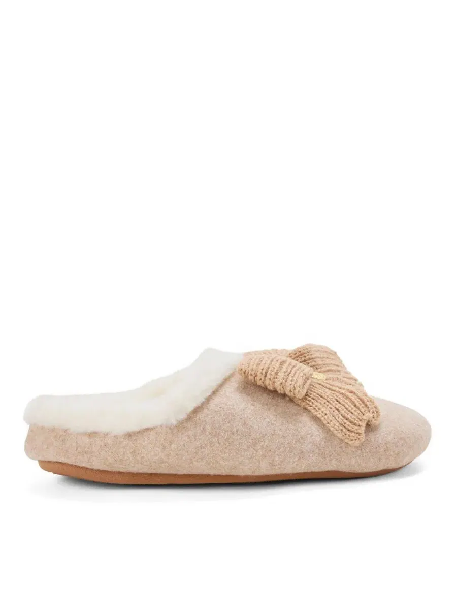 Женские тапочки-клоги с бантом Josie Knit Clog Slipper с бантом Dearfoams — изображение 2 из 9, бежевый