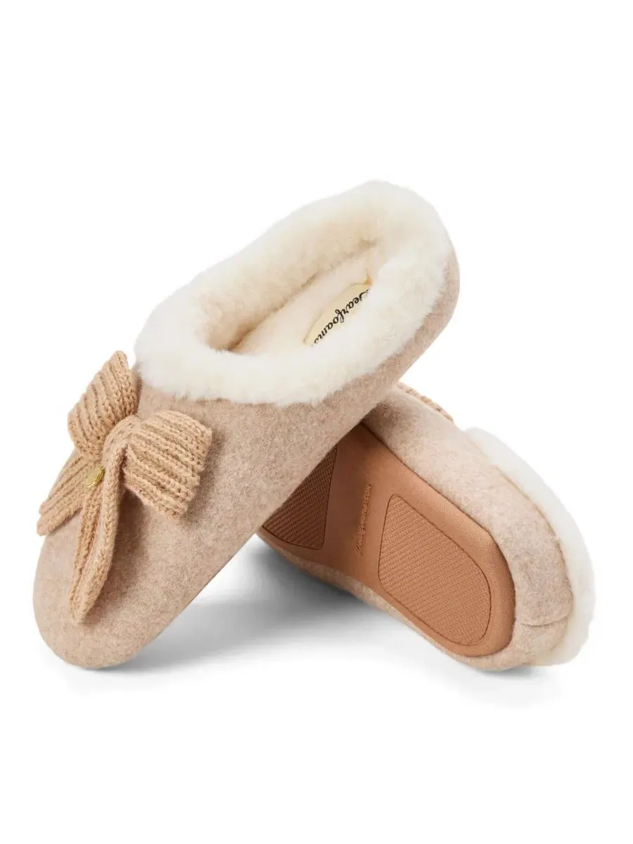 Женские тапочки-клоги с бантом Josie Knit Clog Slipper с бантом Dearfoams — изображение 7 из 9, бежевый