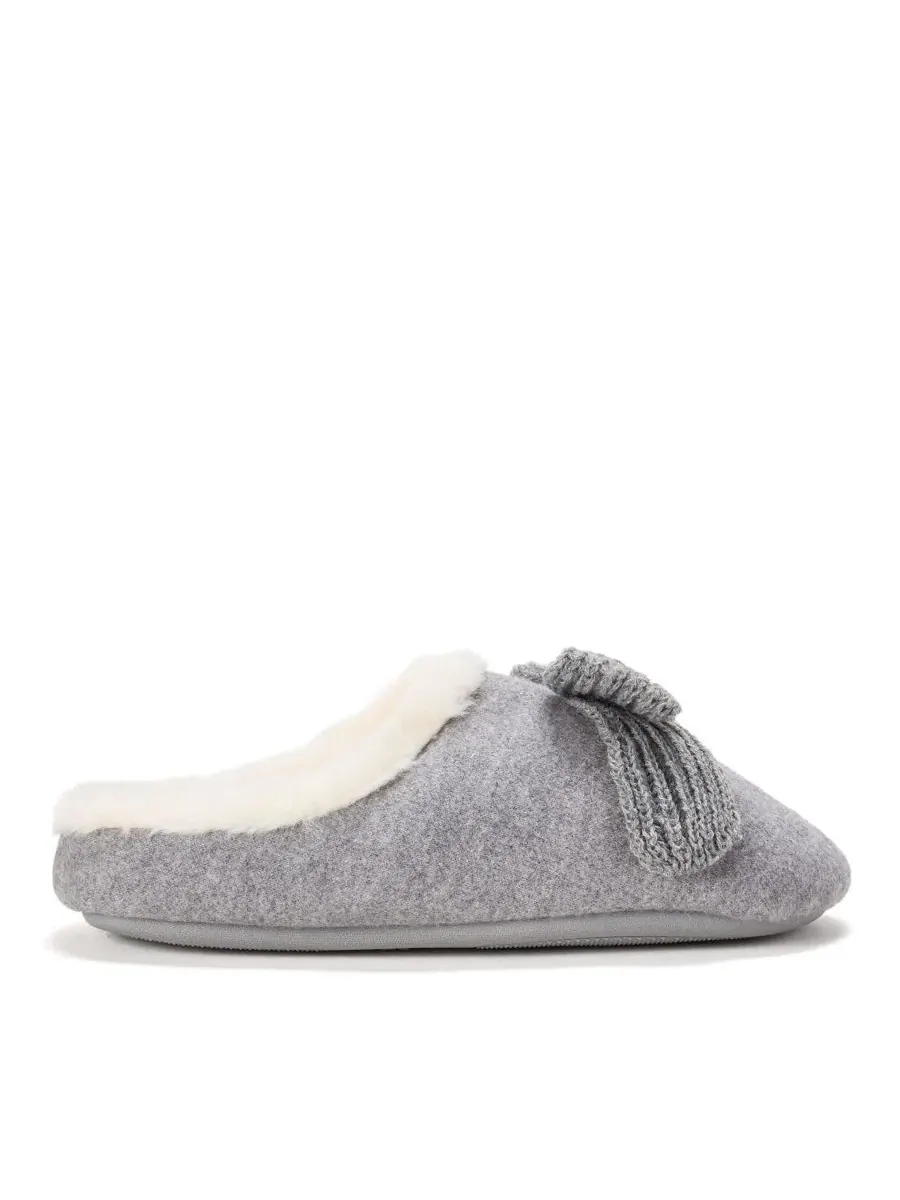 Домашние тапочки-клоги Josie Knit Clog Slipper with Bow Dearfoams — изображение 2 из 9, светлый серый