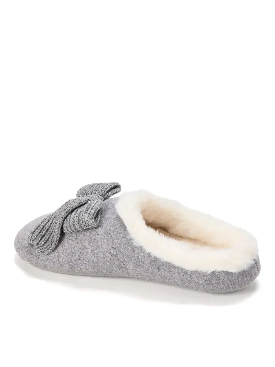 Домашние тапочки-клоги Josie Knit Clog Slipper with Bow Dearfoams — изображение 6 из 9, светлый серый
