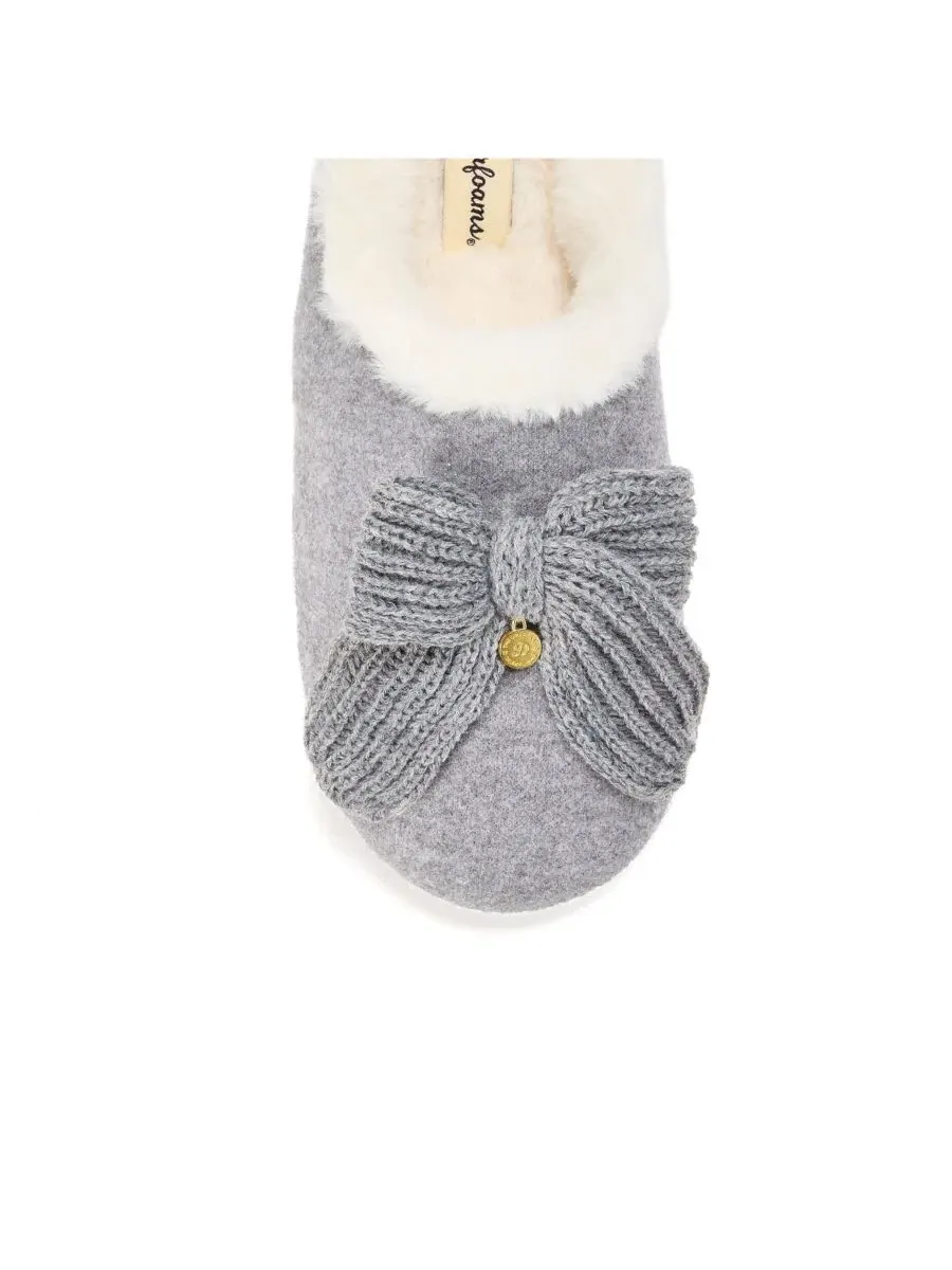 Домашние тапочки-клоги Josie Knit Clog Slipper with Bow Dearfoams — изображение 8 из 9, светлый серый