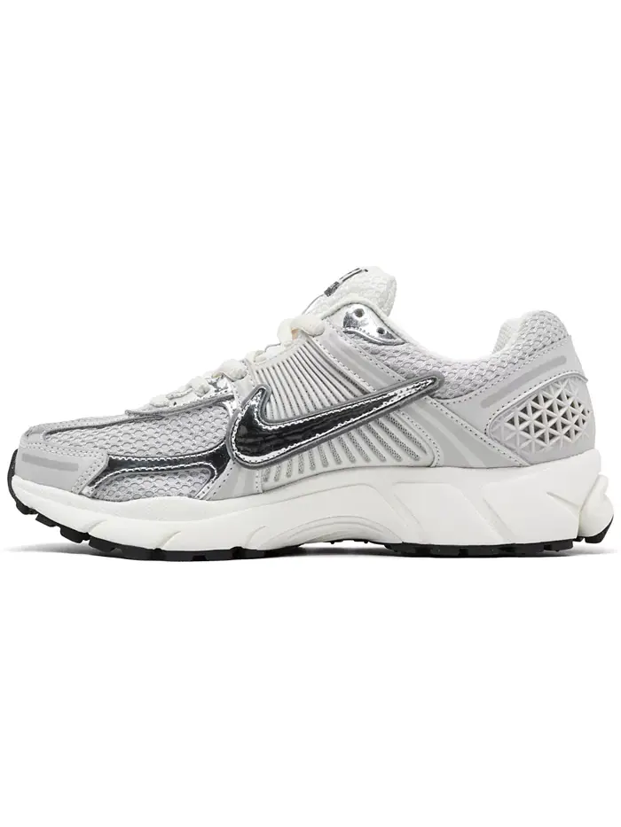 Женские повседневные кроссовки Zoom Vomero 5 от Finish Line Nike — изображение 3 из 6, мульти
