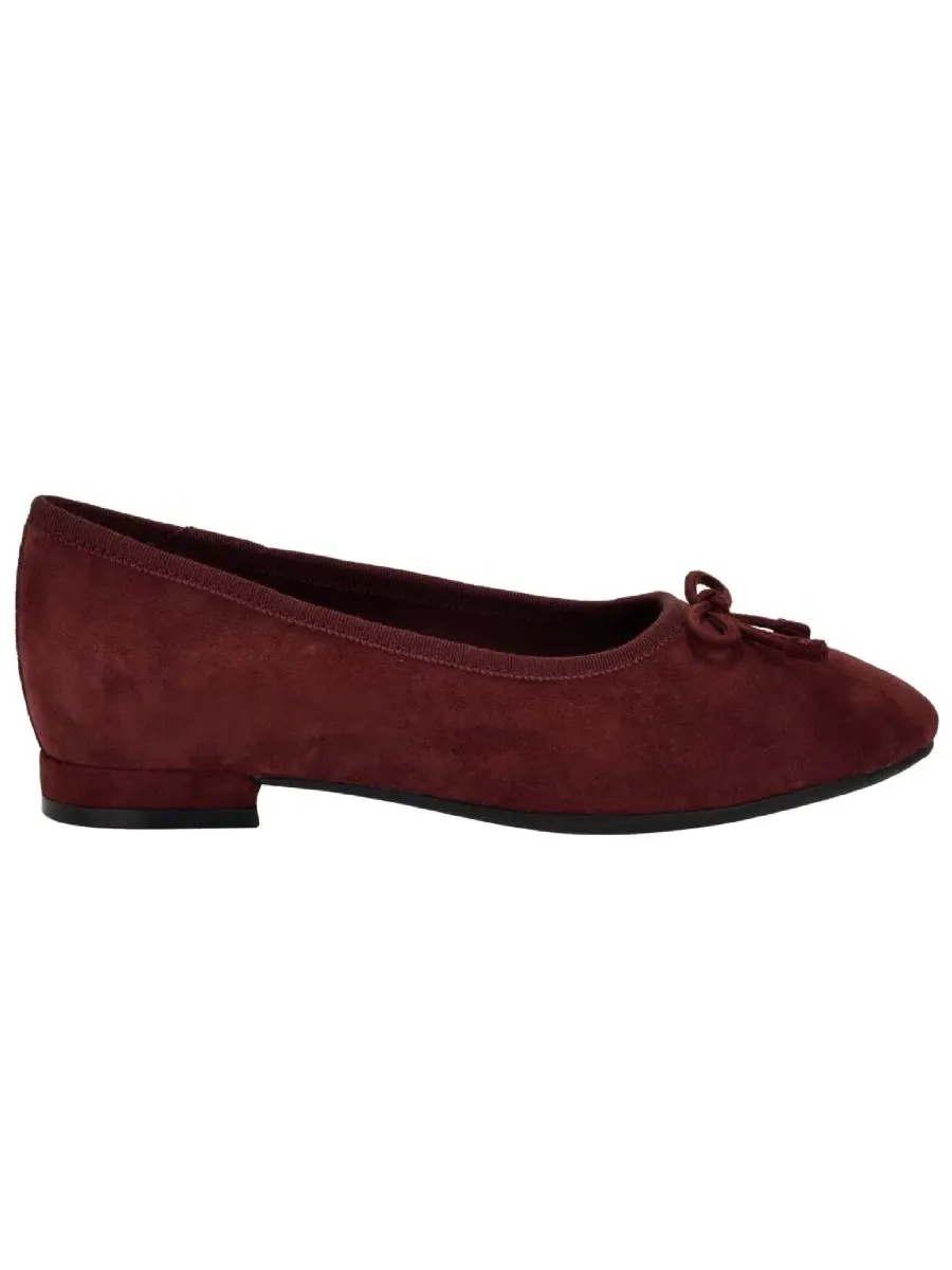 Балетки Calvin Klein Cyrie Suede на низком каблуке — изображение 2 из 5, винный