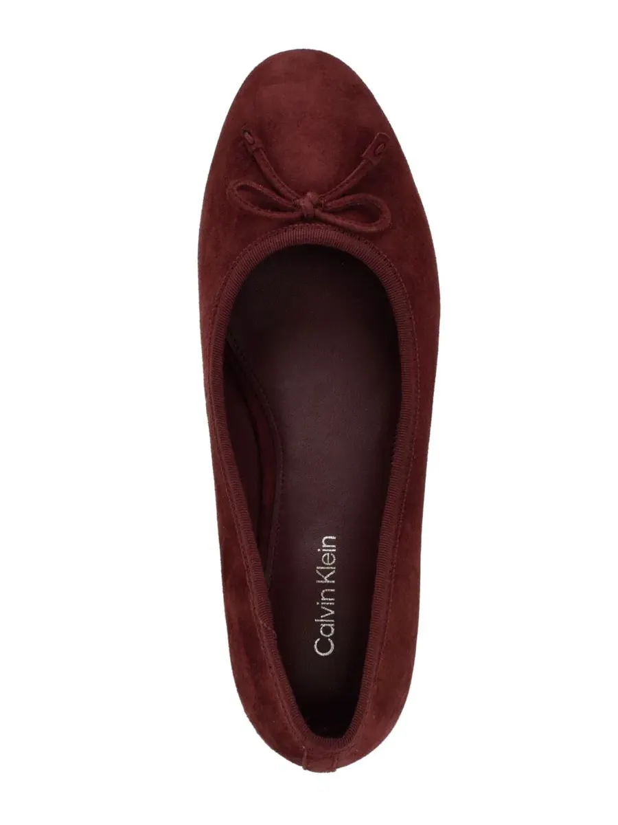 Балетки Calvin Klein Cyrie Suede на низком каблуке — изображение 4 из 5, винный