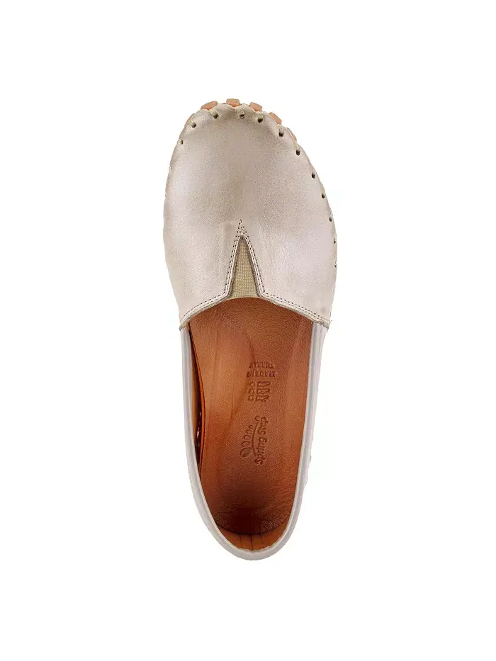 Туфли Kathaleta Leather Slip-On Comfort Flats с V-образной эластичной выемкой, поддержкой свода — изображение 2 из 6, серый