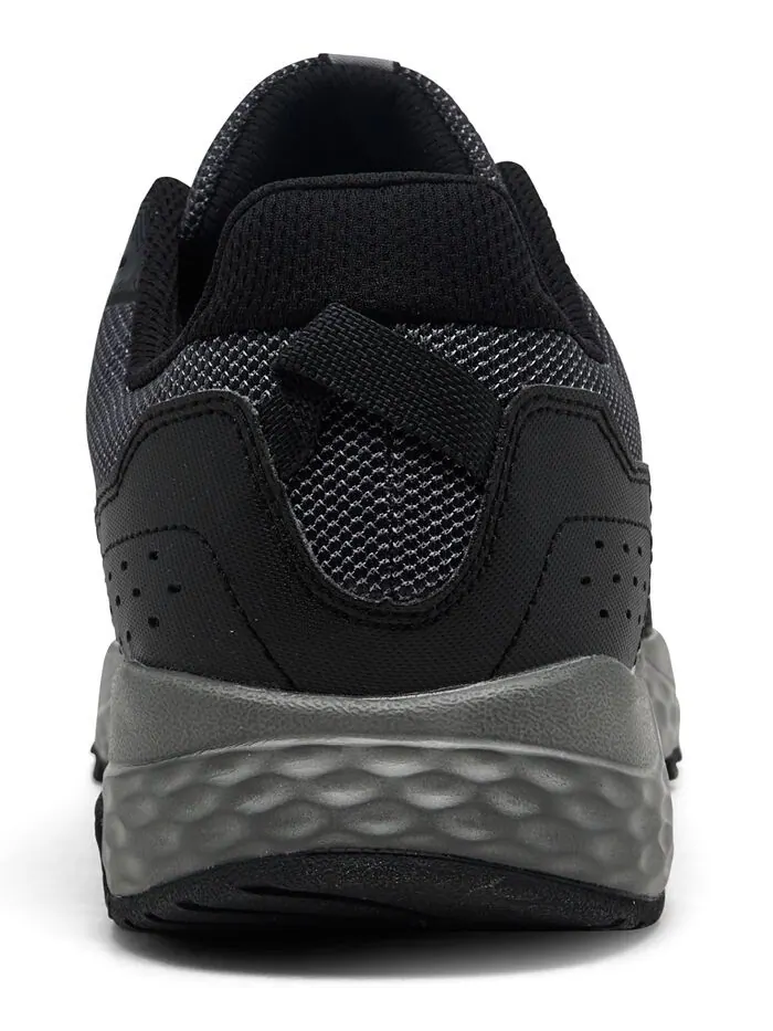 Мужские кроссовки для трейлраннинга широкой ширины 410 V8 от Finish Line New Balance — изображение 4 из 6, черный серый