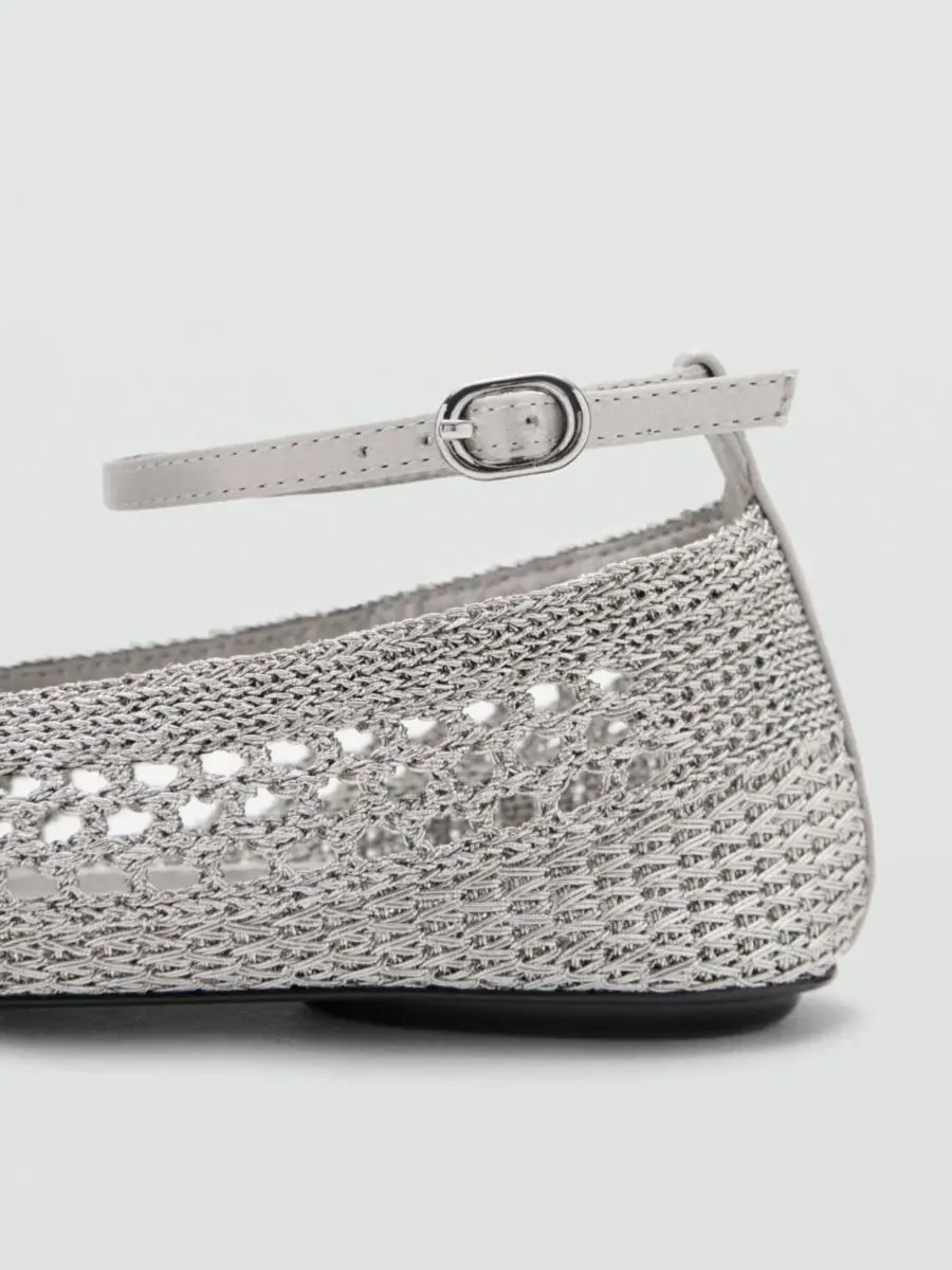 Балетки с перепончатым верхом и пряжкой, модель Ankle Strap Crocheted Ballet Flats MANGO — изображение 3 из 4, серебряный