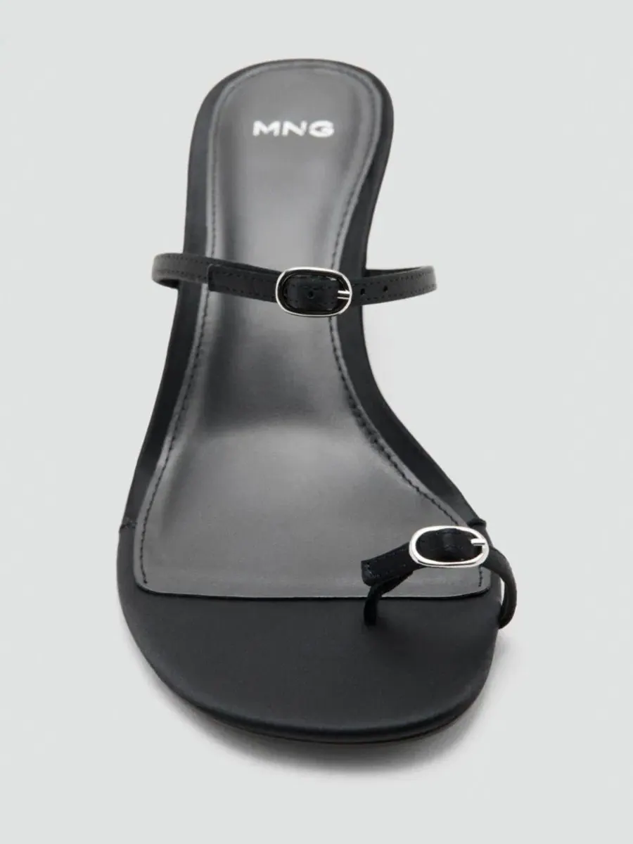 Босоножки на каблуке с атласными ремешками, модель Satin Strap Heeled Sandal MANGO — изображение 4 из 5, черный
