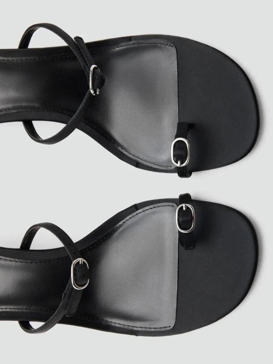 Босоножки на каблуке с атласными ремешками, модель Satin Strap Heeled Sandal MANGO — изображение 5 из 5, черный