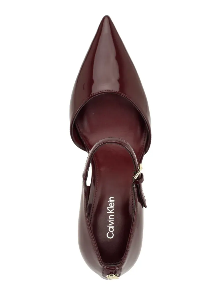 Туфли-лодочки Brynia с острым мысом и ремешком на каблуке-шпильке Calvin Klein, True Garnet Patent — изображение 4 из 5