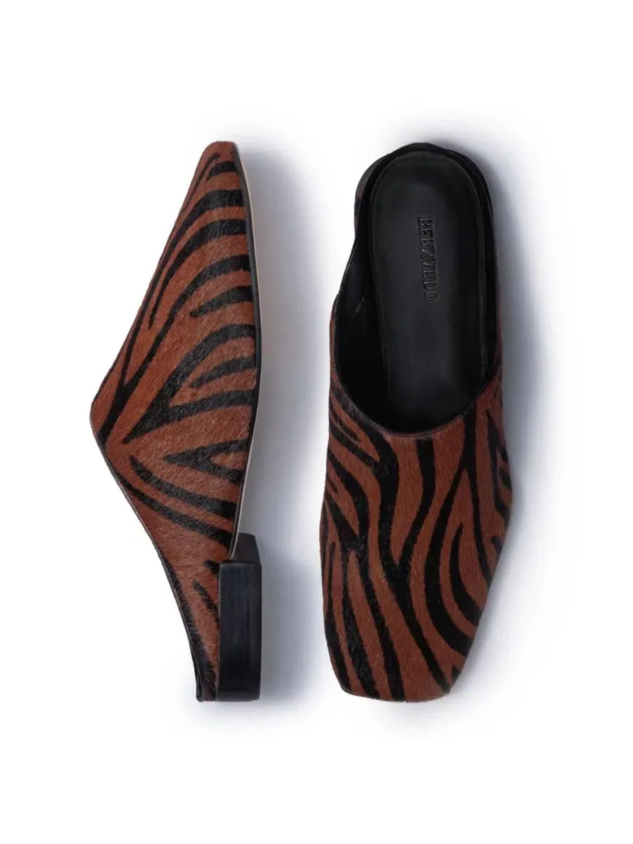 Мюли из волосяного теленка с квадратным носком Bernardo Porto Haircalf Mule, Zebra — изображение 5 из 5